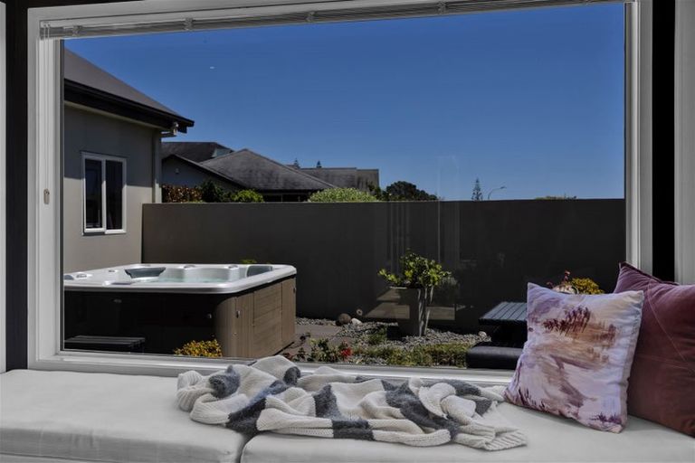 Photo of property in 10 Sampson Avenue, Waiwhakaiho, New Plymouth, 4312