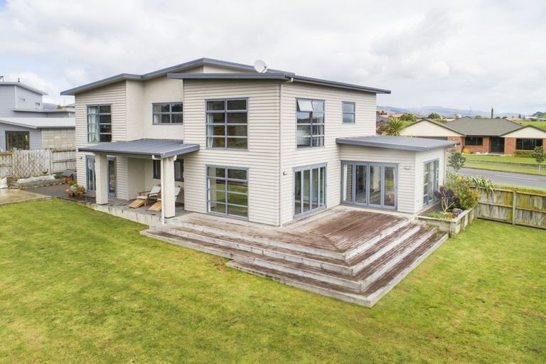 Photo of property in 76 Cashmere Drive, Fitzherbert, Palmerston North, 4410