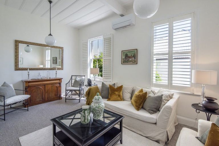 Photo of property in 37 Kiwi Road, Stanley Point, Auckland, 0624