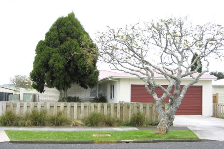 Photo of property in 25a Turakina Street, Merrilands, New Plymouth, 4312