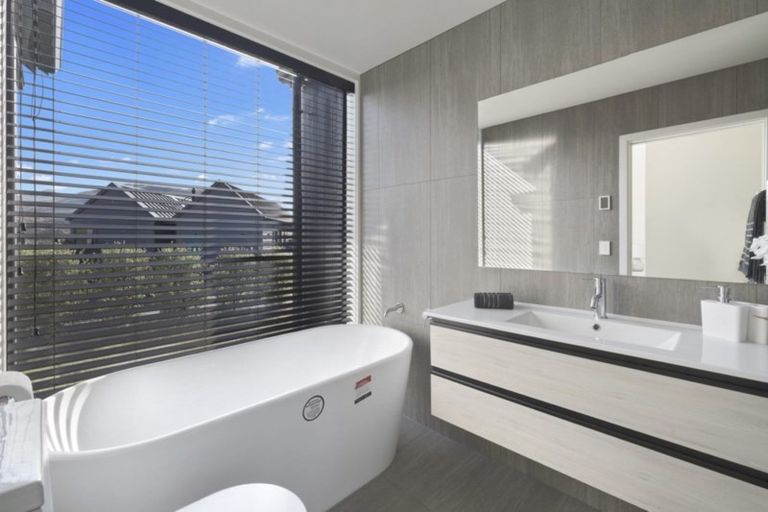 Photo of property in 4 Kotuku Lane, Jacks Point, Queenstown, 9371