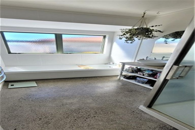 Photo of property in 28 Pacific View Road, Papamoa Beach, Papamoa, 3118