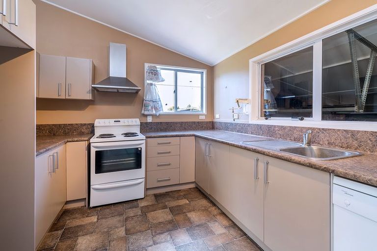 Photo of property in 14 Kamahi Place, Pukehangi, Rotorua, 3015