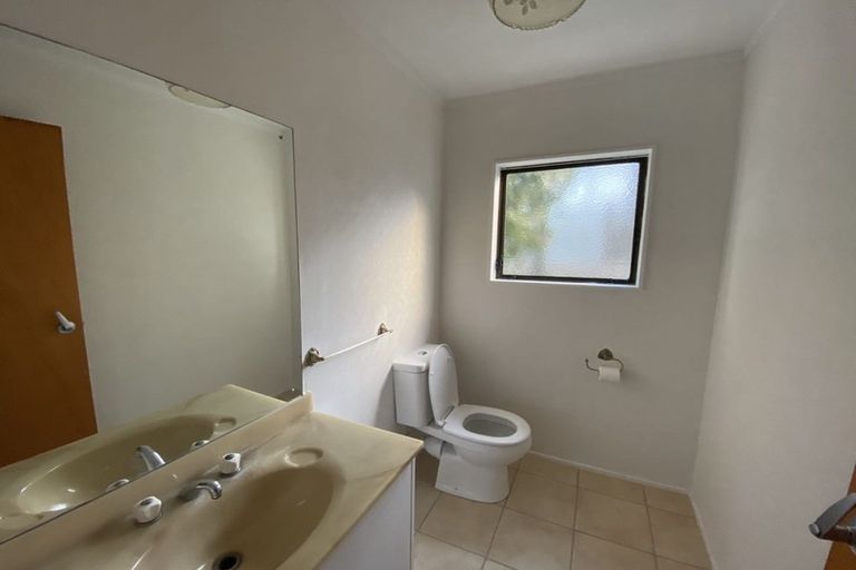 Photo of property in 168 Chelsea View Drive, Chatswood, Auckland, 0626