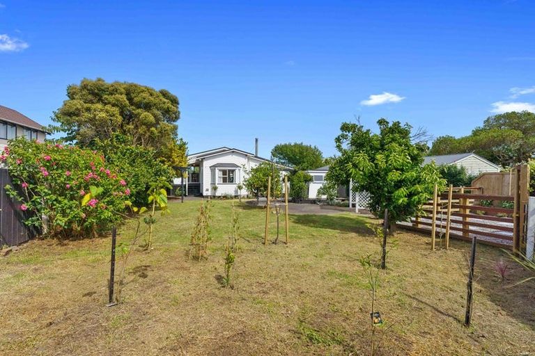 Photo of property in 7 Napier Grove, Waikanae Beach, Waikanae, 5036