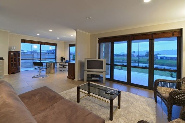 Photo of property in 38 Key West Drive, One Tree Point, 0118