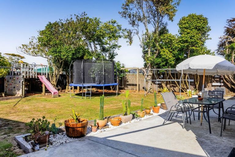 Photo of property in 15 Bone Crescent, Hawera, 4610