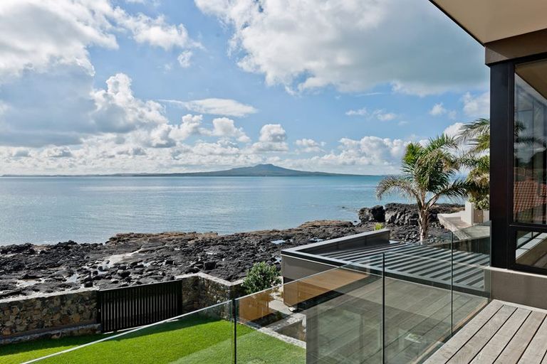 Photo of property in 33 Kitchener Road, Takapuna, Auckland, 0622
