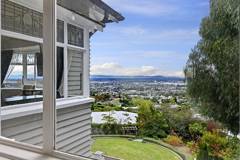 Photo of property in 141 Hackthorne Road, Cashmere, Christchurch, 8022