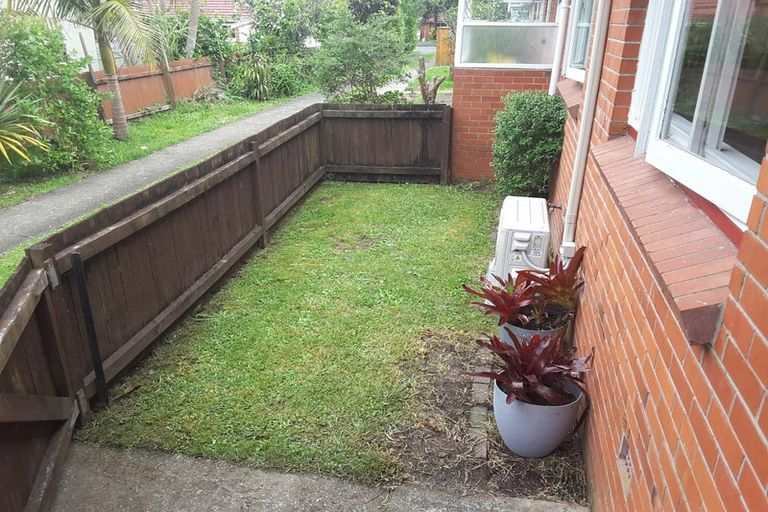 Photo of property in 5/134 Onewa Road, Northcote, Auckland, 0627