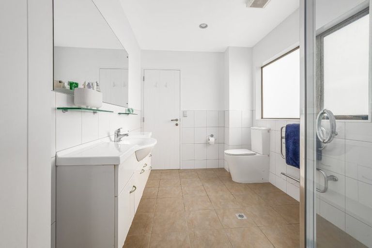 Photo of property in 61 Quadrant Heights, Paraparaumu, 5032