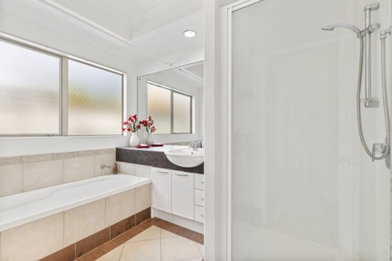 Photo of property in 7 Thornbury Crescent, East Tamaki Heights, Auckland, 2016