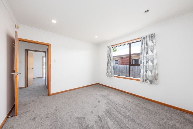 Photo of property in 122 Yaldhurst Road, Sockburn, Christchurch, 8042