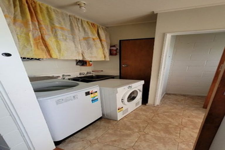 Photo of property in 14a Waiwera Crescent, Maupuia, Wellington, 6022