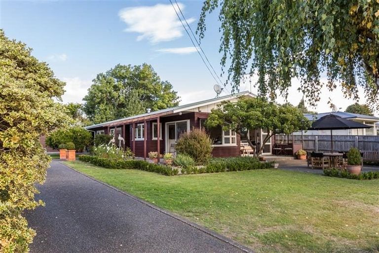 Photo of property in 51 Reynolds Road, Havelock North, 4130