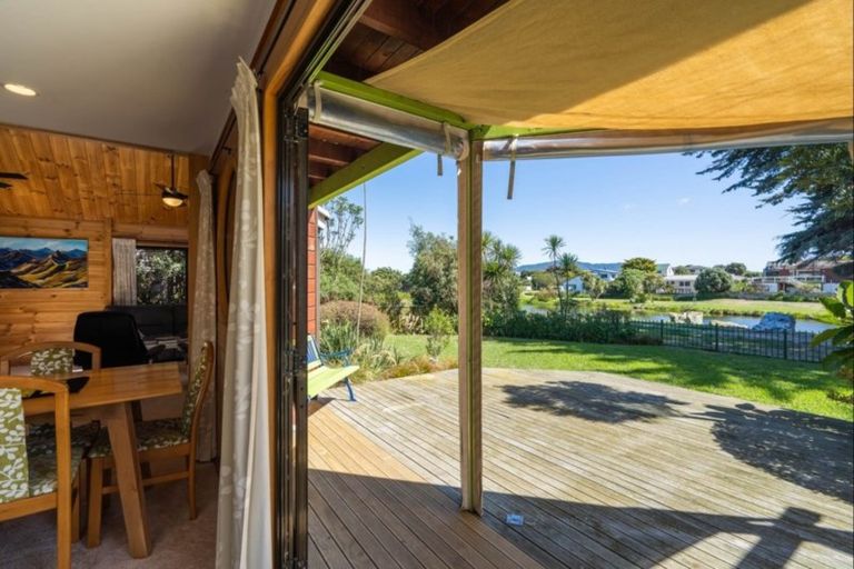 Photo of property in 23 Barrett Drive, Waikanae Beach, Waikanae, 5036
