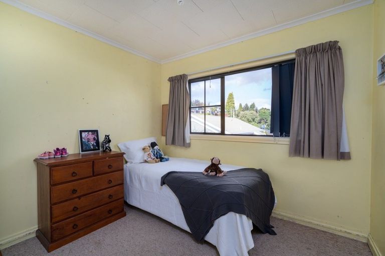 Photo of property in 19 Ingle Avenue, Waipahihi, Taupo, 3330
