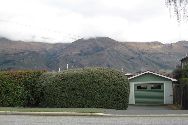 Photo of property in 50 Beacon Point Road, Wanaka, 9305