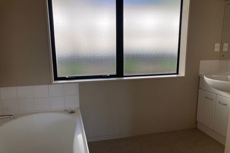 Photo of property in 16 Pitoitoi Avenue, Greenhithe, Auckland, 0632