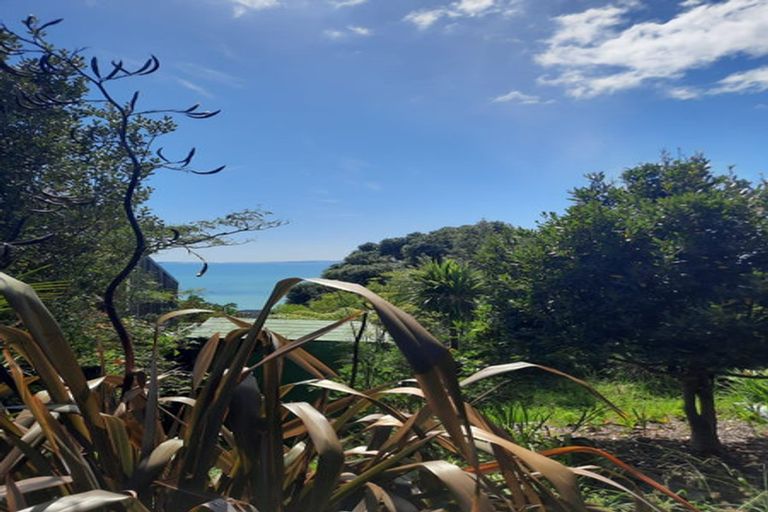 Photo of property in 28 Chelverton Terrace, Red Beach, 0932