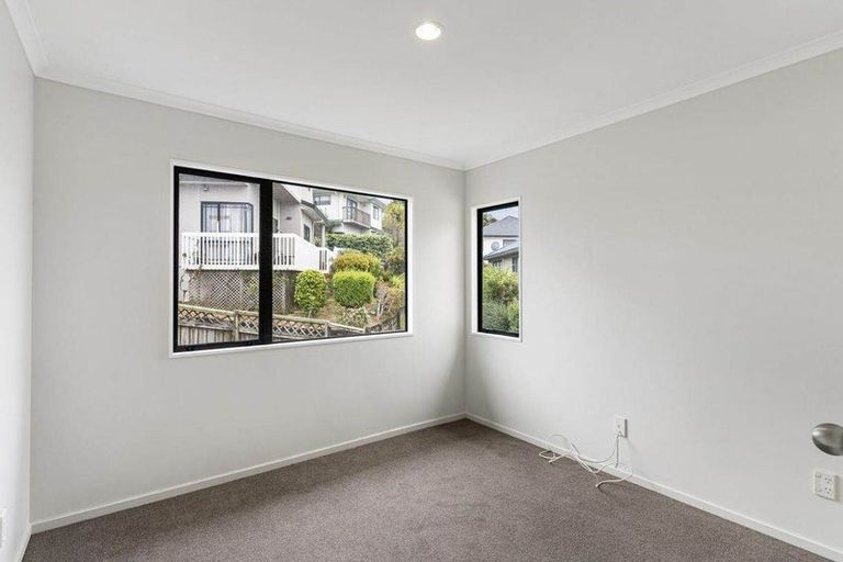 Photo of property in 2/14 Mossop Rise, Glenfield, Auckland, 0629