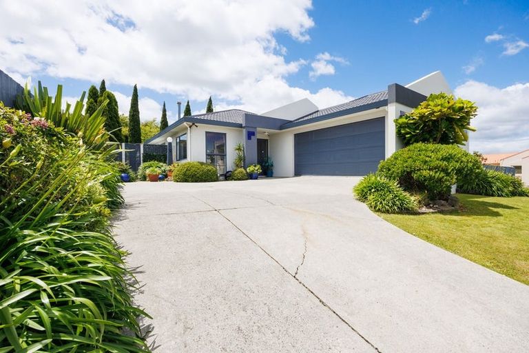 Photo of property in 21 Aspen Way, Kelvin Grove, Palmerston North, 4414