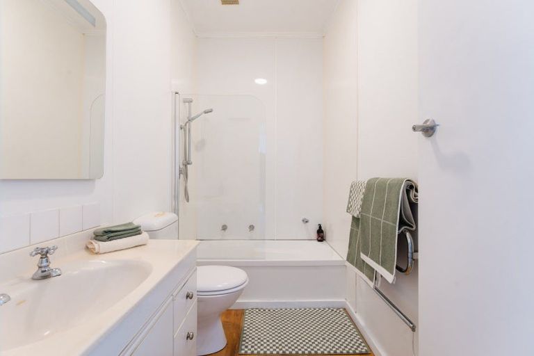 Photo of property in 41 Shandon Road, Vauxhall, Dunedin, 9013