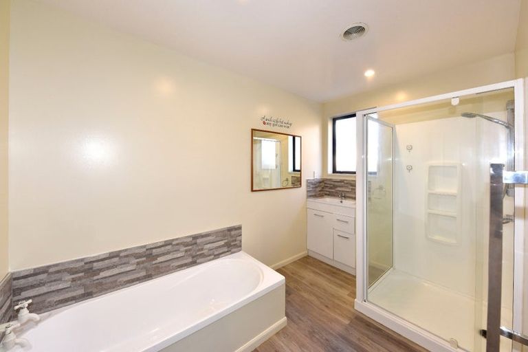 Photo of property in 10 Courtfield Close, Parklands, Christchurch, 8083