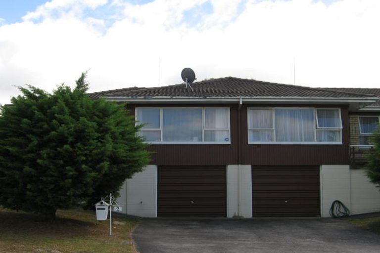 Photo of property in 3/2 Longbill Place, Glendene, Auckland, 0602