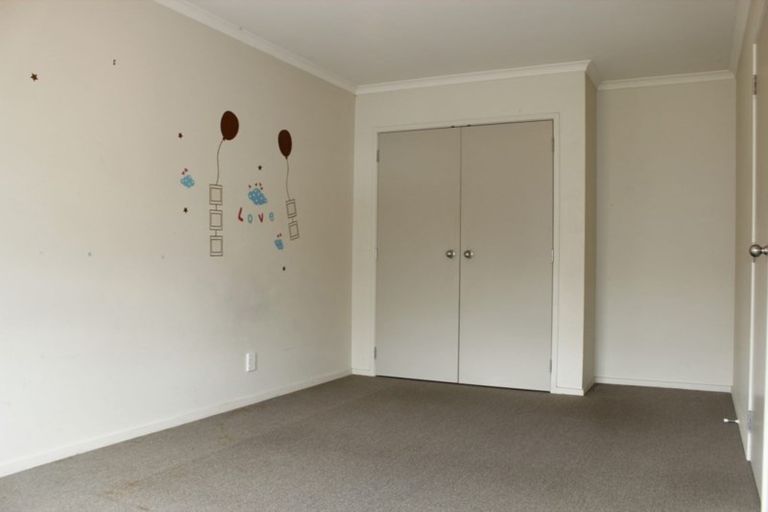 Photo of property in 19 Verdale Circle, Glen Eden, Auckland, 0602