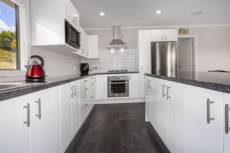 Photo of property in 17a Gloucester Street, Cannons Creek, Porirua, 5024