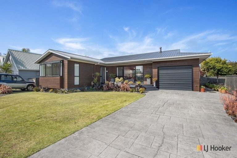 Photo of property in 10 Hereford Place, Waihi Beach, 3611