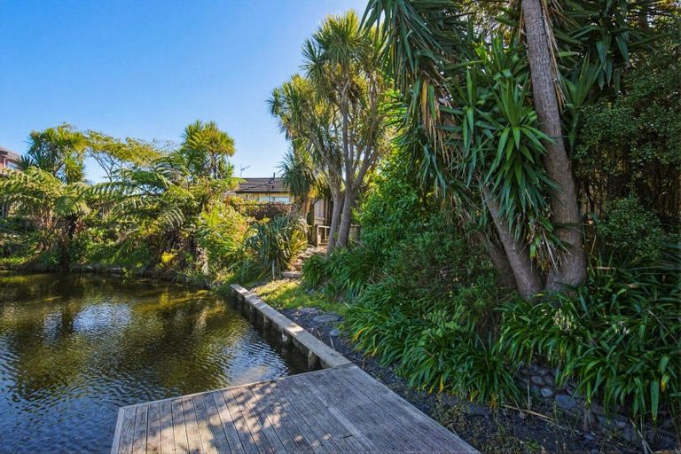 Photo of property in 14 Consort Close, Paraparaumu Beach, Paraparaumu, 5032