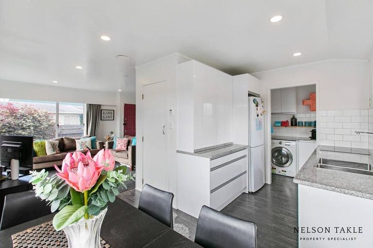 Photo of property in 2/27 Waimana Road, Conifer Grove, Takanini, 2112