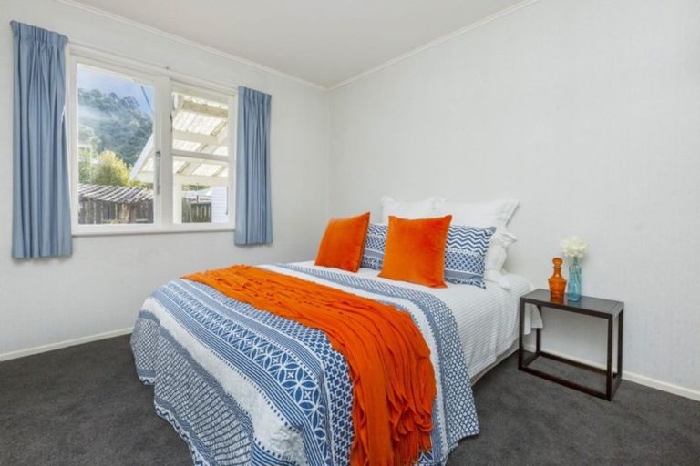 Photo of property in 5 Pokaka Street, Birchville, Upper Hutt, 5018