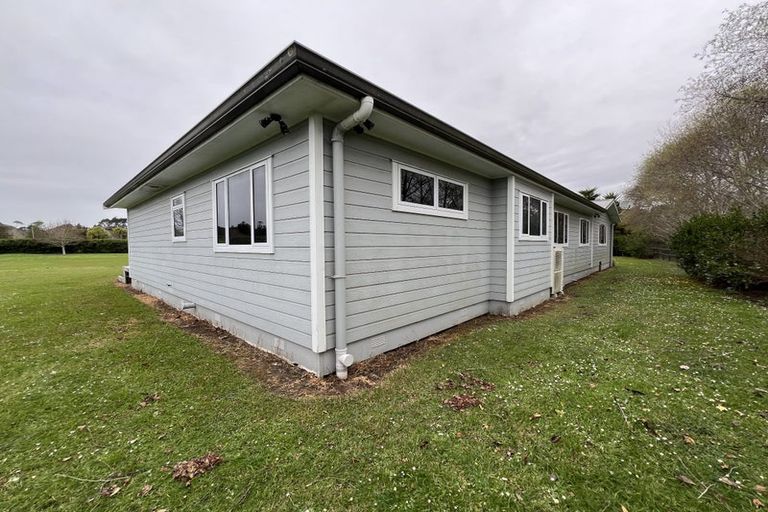 Photo of property in 171 Boord Crescent, Kumeu, 0891