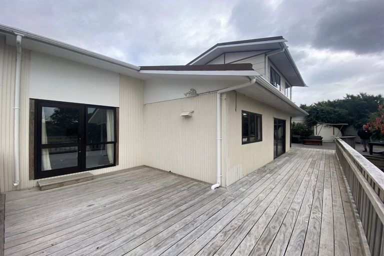 Photo of property in 25 Montana Place, Merrilands, New Plymouth, 4312