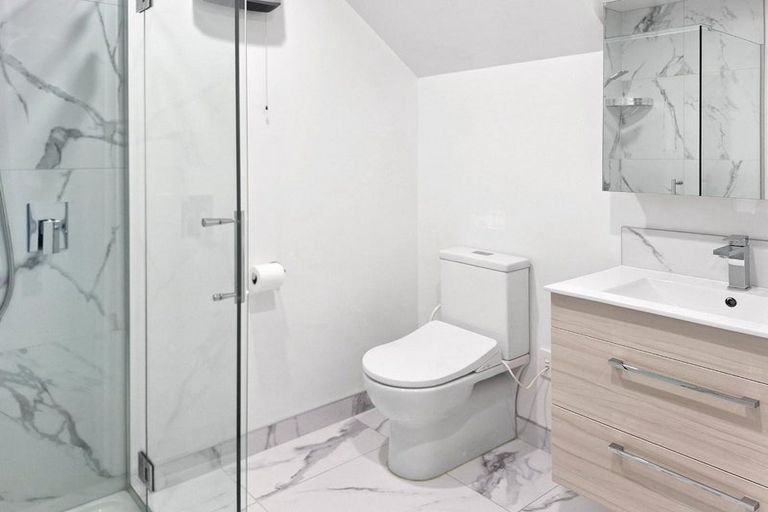 Photo of property in 5/2 Jadewynn Drive, Massey, Auckland, 0614