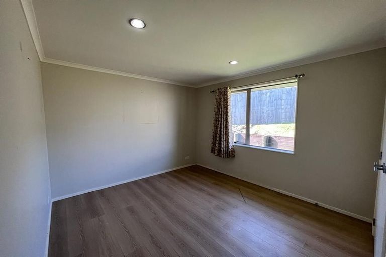 Photo of property in 78 Tiriwa Drive, Massey, Auckland, 0614