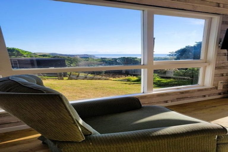 Photo of property in 12 Takarei Terrace, Mokau, 4376