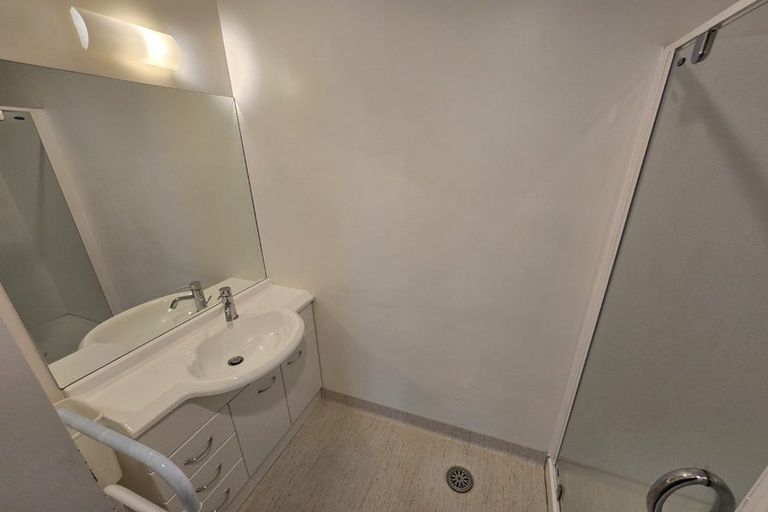 Photo of property in Terrace Heights Apartments, 2/163p The Terrace, Wellington Central, Wellington, 6011