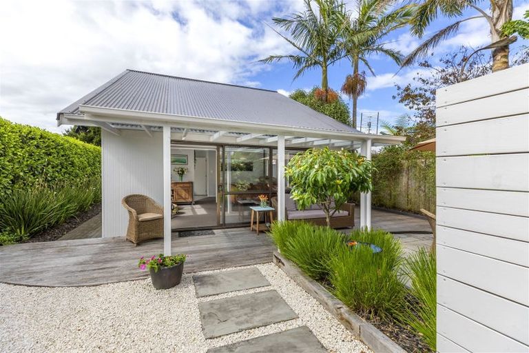 Photo of property in 1/25a Beach Road, Te Atatu Peninsula, Auckland, 0610