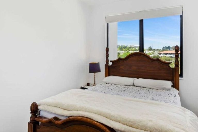 Photo of property in Apollo Apartments, 111/46 Rosedale Road, Rosedale, Auckland, 0632
