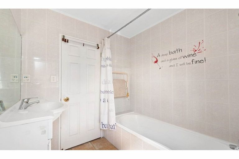 Photo of property in 11a Dawn Place, Waiuku, 2123