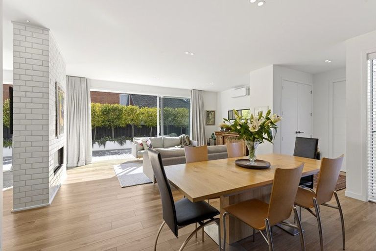 Photo of property in 17 Strowan Road, Strowan, Christchurch, 8052