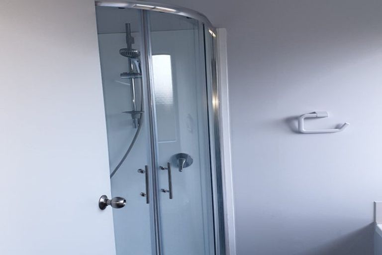 Photo of property in 12 O'sullivan Place, Waiuku, 2123