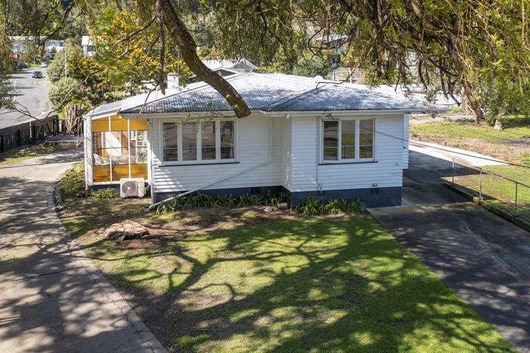 Photo of property in 26-28 Ruahine Street, Paraparaumu, 5032