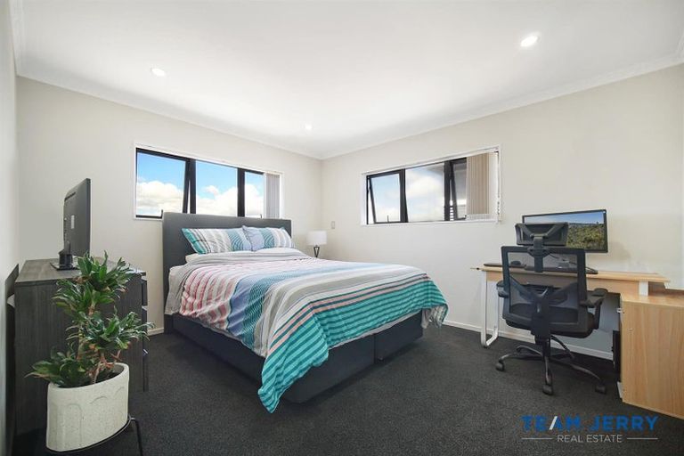 Photo of property in 28b Estuary Road, Weymouth, Auckland, 2103