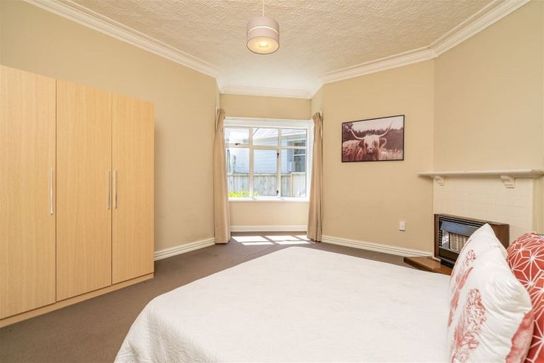 Photo of property in 69 Hargest Crescent, Saint Clair, Dunedin, 9012