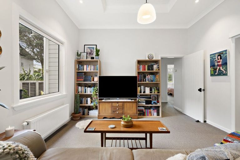 Photo of property in 3 Tyne Street, Island Bay, Wellington, 6023